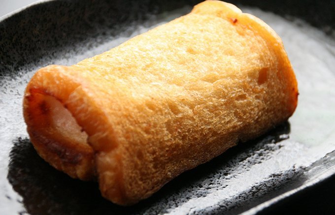 『まるなか』の長崎伝統料理「ハトシロール」は、エビ風味と香ばしい甘さがGOOD