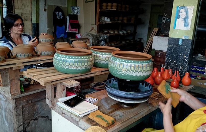 世界に1つしかないデザインのブルガリア陶器「トロヤン焼き」