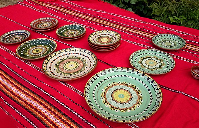 世界に1つしかないデザインのブルガリア陶器「トロヤン焼き」