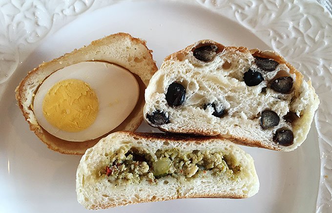 エキナカで買える和風総菜パンが人気の「小麦と酵母 満」