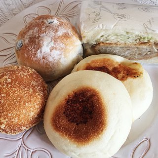 エキナカで買える和風総菜パンが人気の「小麦と酵母 満」