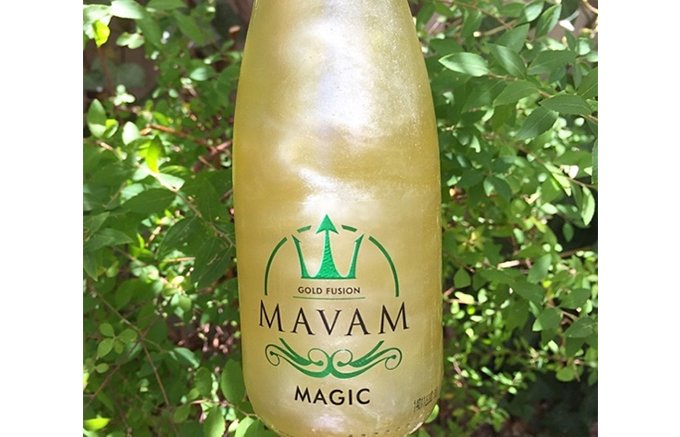 世界初！ボトルを回すと輝き出すラメの輝きが特徴的な「MAVAM」