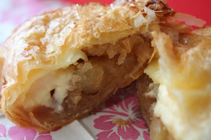 シャクシャク林檎とサクサクのパイ生地の黄金比が絶妙な絶品「アップルパイ」