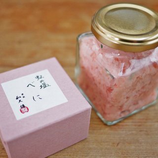 ふんわりした塩がキレイ！京都の北、日本海を望む里山で作られる「虹の塩」