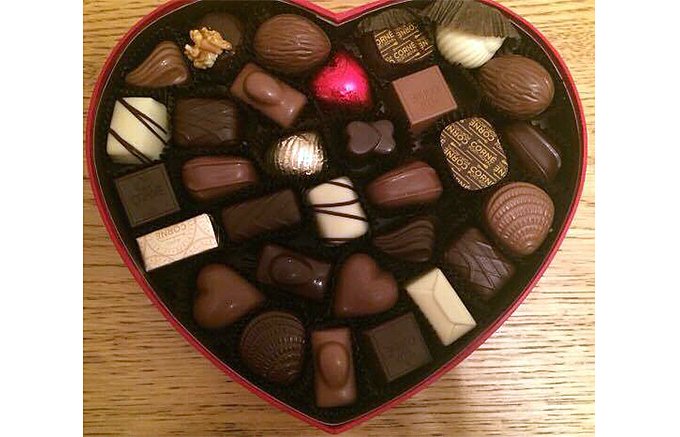女子受けする事間違いなし！ハート型のレザーボックスが特徴的なベルギーチョコレート
