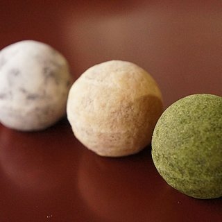 和三盆糖の名産地・徳島県が生んだ、おもてなし手土産の一口羊羹「和三玉」