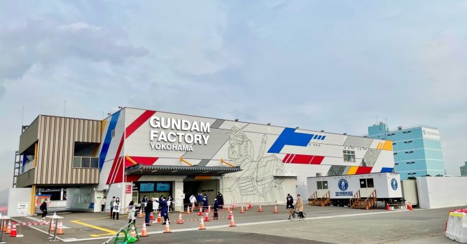 横濱銘菓と“GUNDAM FACTORY YOKOHAMA”のコラボ商品が登場