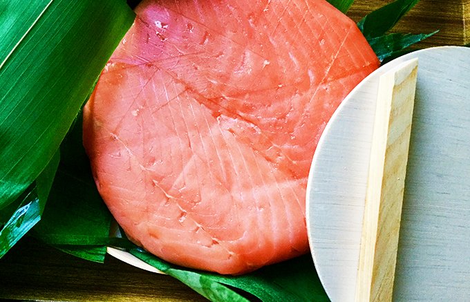 伝統の逆さ造り製法の鱒寿司！肉厚の鱒と米のハーモニーがうなる美味し ...