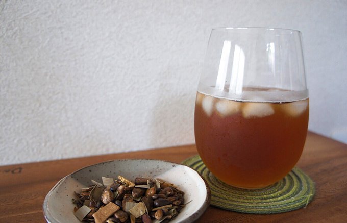 20種もの素材が配合されたお茶は、カフェインレスで飲みやすく、爽やかな仕上がり
