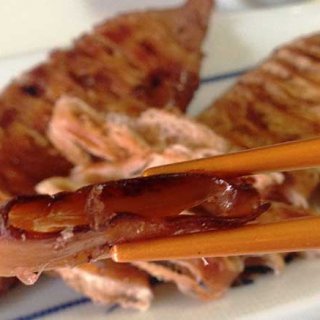 北海道産のスルメイカをにんべんの つゆの素 で仕上げた いかのぽっぽ焼き Ippin イッピン