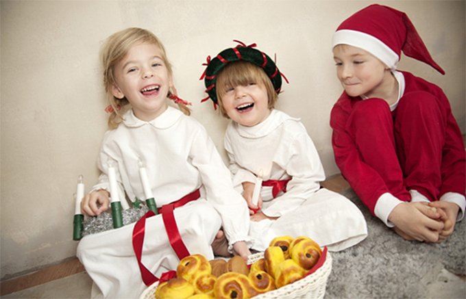 盛りだくさんの料理とお菓子で祝うスウェーデンのクリスマス