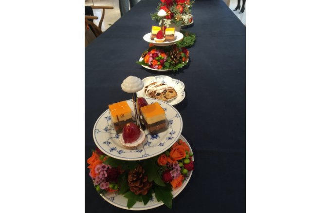 コバルトブルーの絵柄が特徴！食卓を彩る『ロイヤル コペンハーゲン』の食器
