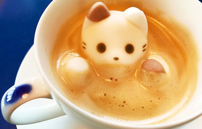 あまりの可愛さに癒される！コーヒーに浮かぶ猫マシュマロ