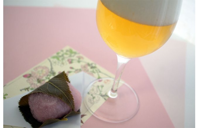 長野・高遠の桜の花と葉に酒米も使った道明寺の桜餅のような新ビール「さくら」