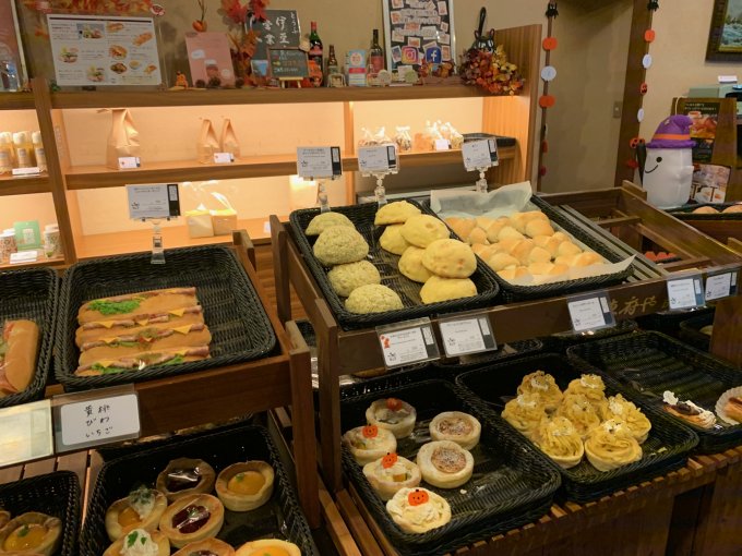 伊豆の人気スポット「東府や」Bakery & Tableの米粉を使ったカレーパン