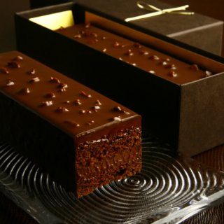 チョコレートの濃厚さがたまらない！口溶けの良さも魅力のチョコレートケーキ