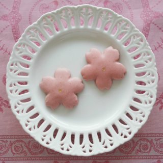 京都の老舗『笹屋伊織』の春限定商品！お皿に春を彩る「桜サブレ」