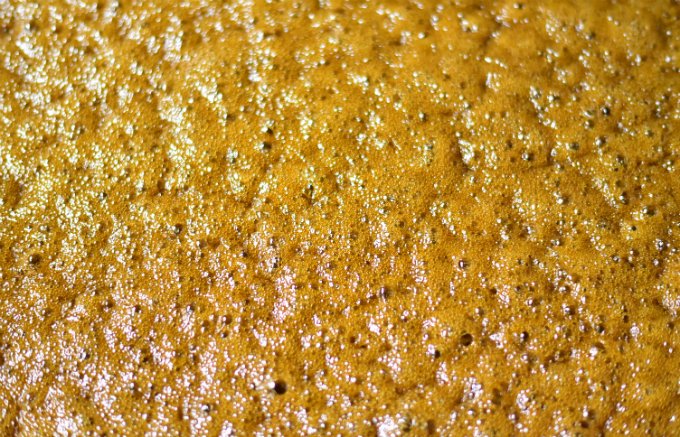 完熟した“旬のサトウキビ”だけを使い製造される、喜界島発の黒糖「旬の黒砂糖」