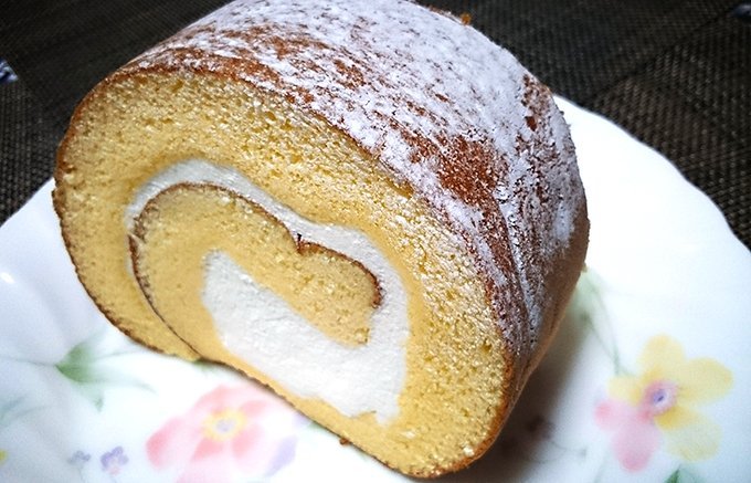 【今日はロールケーキの日】くるくるふんわりクリームたっぷり絶品ロールケーキ