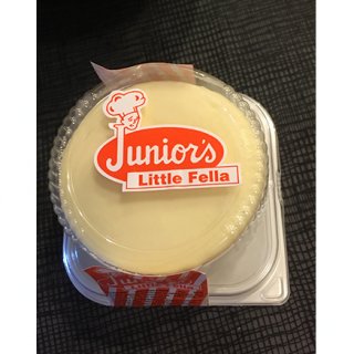 濃厚でクリーミーな「Junior’s (ジュニアーズ) のチーズケーキ」