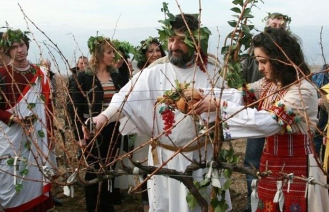 愛とワインを祝うブルガリアのバレンタイン