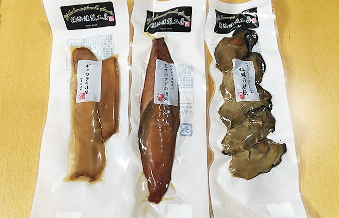 お酒の肴としての燻製作りにこだわる横浜燻製工房の「牡蠣の燻製」と「白子の燻製」