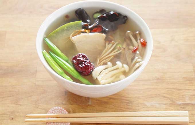 夏バテ気味のあなたに朗報！薬膳たっぷりの健美麺はなんと18種類の漢方食材入り。