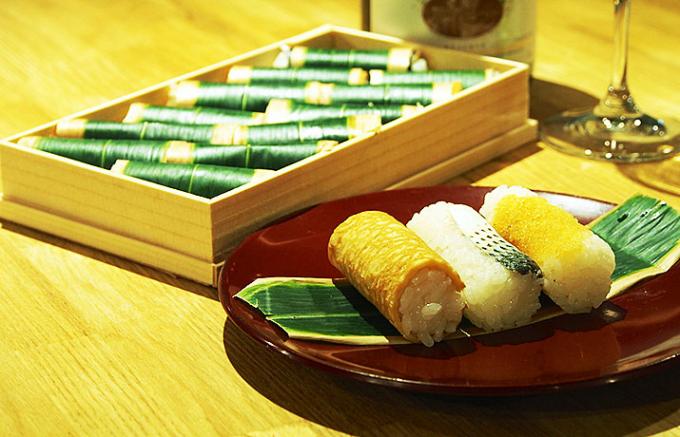 シャンパーニュと東京最古の折詰め寿司