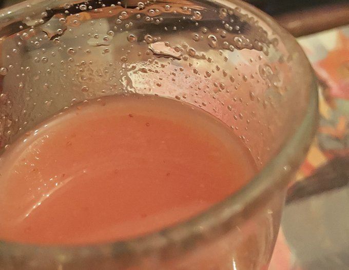 新潟ブランド苺「越後姫」果汁を贅沢に35%使った日本酒リキュール。