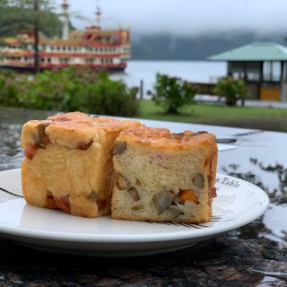 芦ノ湖のほとりで、ワンコと食べられる、箱根パン