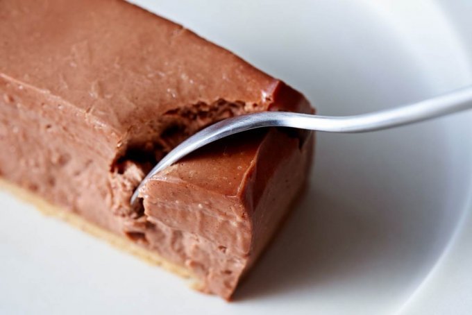 日本発のチョコレート専門店で人気のチョコレートレアチーズケーキが新サイズで登場