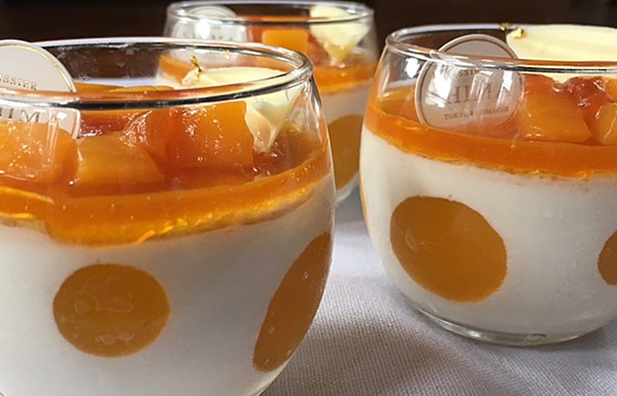 マンゴーとアプリコットの水玉模様がかわいい夏のデザート！「ブランマンジェ・デテ」