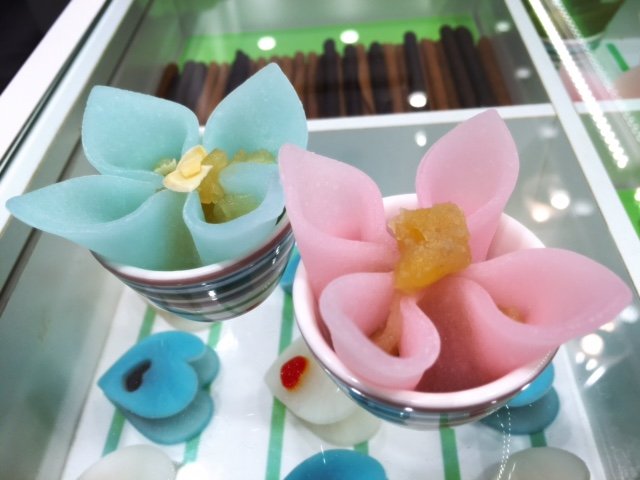 京都の銘菓「生八ッ橋」が可憐なお花にお色直し！ニキニキの「カレ・ド・カネール」