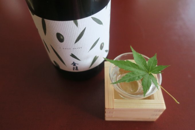 オリーブ果実から生まれたBrand-new Sakeは爽やかなフル―ティーな香り