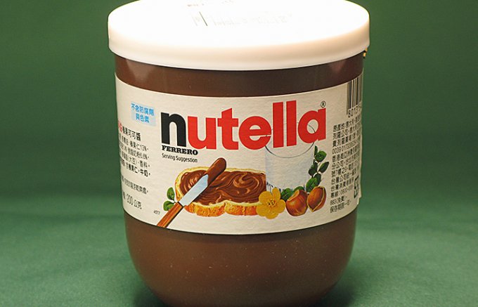 ヘーゼルナッツとチョコ味がたまらないスプレッド「nutella」