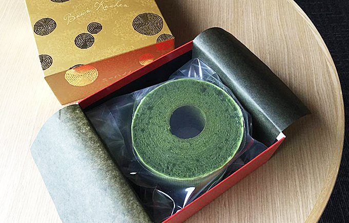 京都の老舗茶屋 丸久小山園 が厳選した抹茶だけを使った 究極のバウムクーヘン Ippin イッピン