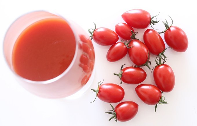 「猛暑日を乗り越える！」丸ごとかじっている濃厚さで簡単に飲めるトマトジュース