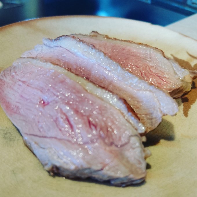 島根県の山奥深くに息づく川本町で、希少なえごまを食べた鴨肉「えごま鴨」