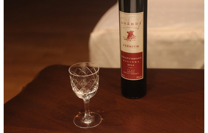 フルーツを惜しみなく贅沢に使ったハンガリーの蒸留酒「パーリンカ」