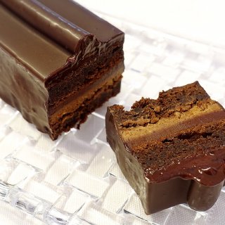 他のチョコケーキとは何かが違う！新感覚の口溶けが味わえるクリオロのトレゾー