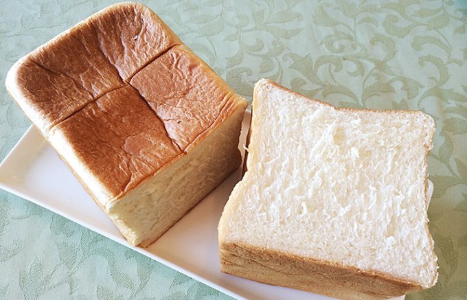 パンは柔らかければ柔らかいほど美味しい派におすすめ！ふわっふわの高級食パン
