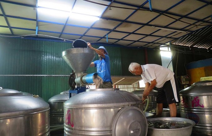 カンボジアの地雷原だった畑から採れた芋から生まれた極上の焼酎。