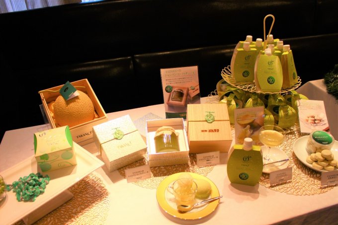 【東京都】マスクメロン取り扱い100周年記念品がお披露目「フルーツ高野」 【東京都】マスクメロン取り扱い100周年記念品がお披露目「フルーツ高野」
