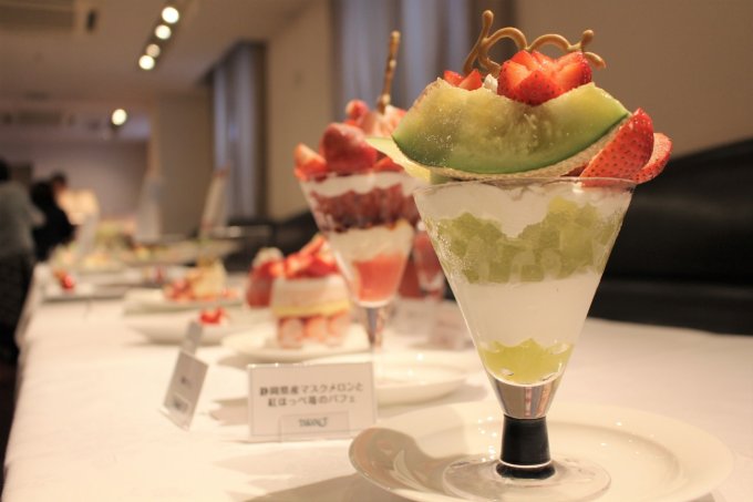 【東京都】マスクメロン取り扱い100周年記念品がお披露目「フルーツ高野」 【東京都】マスクメロン取り扱い100周年記念品がお披露目「フルーツ高野」