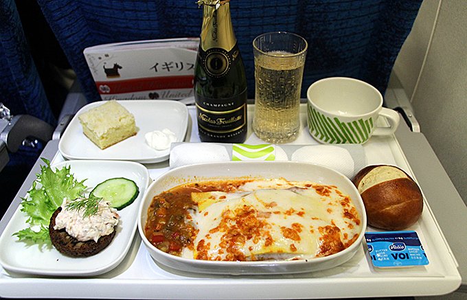 「マリメッコ」だらけの空間で過ごせる飛行機会社フィンエアー限定のカワイイ食器