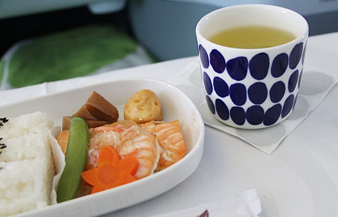 「マリメッコ」だらけの空間で過ごせる飛行機会社フィンエアー限定のカワイイ食器