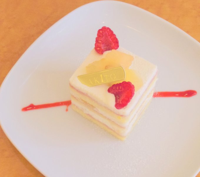 楽しめるのは今だけ！神戸AKITOの期間限定「桃のショートケーキ」
