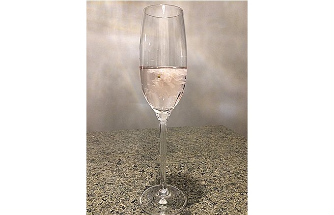 季節限定 グラスに桜が舞う「ロリアン さくらのワイン」