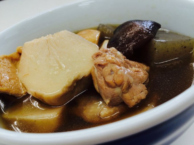 300年の伝統ある愛媛県大洲の郷土料理「いもたき」を無添加レトルトで