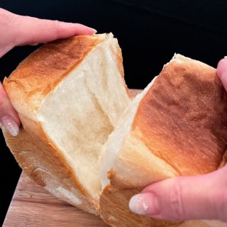 【リピート率9割超え！？】食パン一筋19年、ふわふわもっちり！究極の食パン